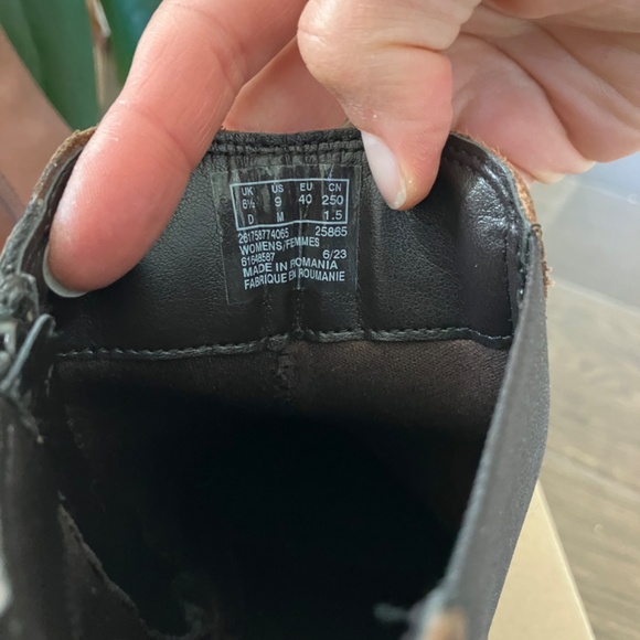 Clarks Dark Tan Leather Ankle Boot, Women's, Size 9 - Picture 4 of 10